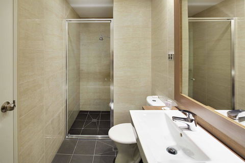 Quality Hotel Ambassador Perth - Kawana Tourism 6