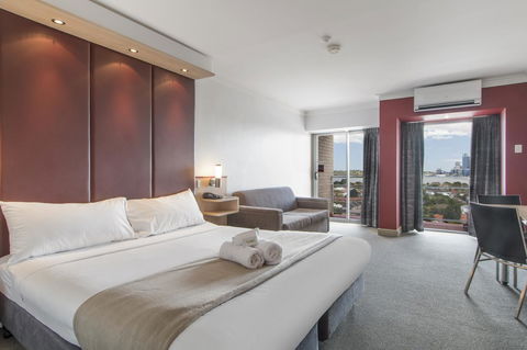 Metro Hotel Perth - Kawana Tourism 0