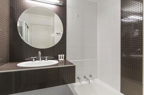 Metro Hotel Perth - Kawana Tourism 28