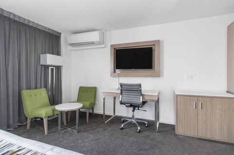 Metro Hotel Perth - Kawana Tourism 21