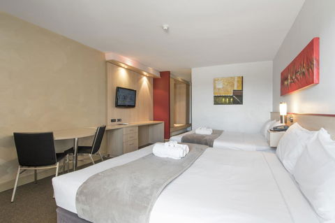 Metro Hotel Perth - Kawana Tourism 24