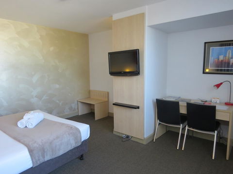 Metro Hotel Perth - Kawana Tourism 42