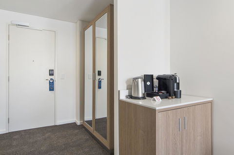 Metro Hotel Perth - Kawana Tourism 1