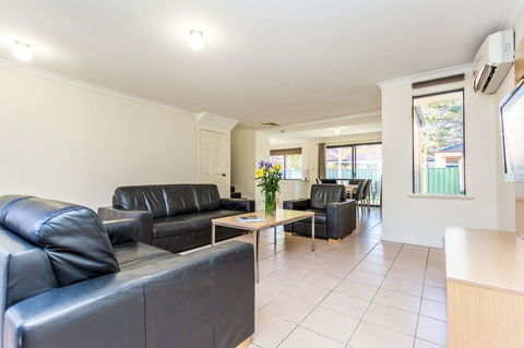 Country Comfort Perth - Kawana Tourism 22