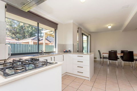 Country Comfort Perth - Kawana Tourism 12