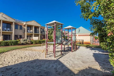 Country Comfort Perth - Kawana Tourism 40