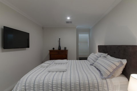Epsom On Swan Bed & Breakfast - Kawana Tourism 13