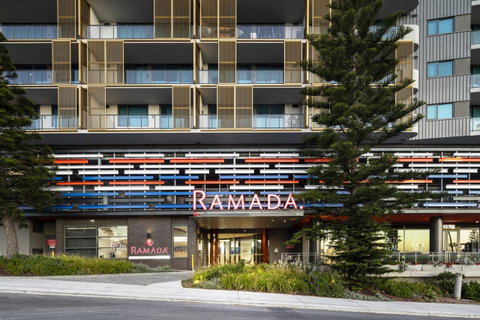 Ramada By Wyndham VetroBlu Scarborough Beach - Kawana Tourism 5