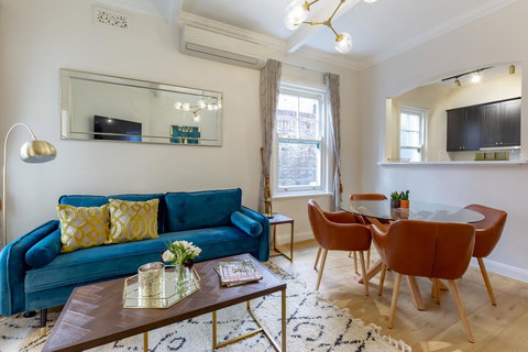 Heritage Townhouse Near Harbour Bridge - Kawana Tourism 0