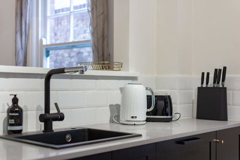 Heritage Townhouse Near Harbour Bridge - Kawana Tourism 16