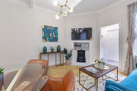 Heritage Townhouse Near Harbour Bridge - Kawana Tourism 17