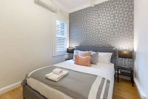 Heritage Townhouse Near Harbour Bridge - Kawana Tourism 19
