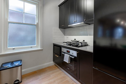 Heritage Townhouse Near Harbour Bridge - Kawana Tourism 21