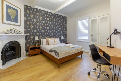 Heritage Townhouse Near Harbour Bridge - Kawana Tourism 26