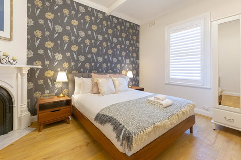 Heritage Townhouse Near Harbour Bridge - Kawana Tourism 36