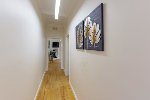 Heritage Townhouse Near Harbour Bridge - Kawana Tourism 12