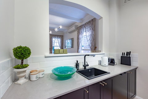 Heritage Townhouse Near Harbour Bridge - Kawana Tourism 35