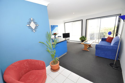 Beachfront Apartments - Kawana Tourism 3