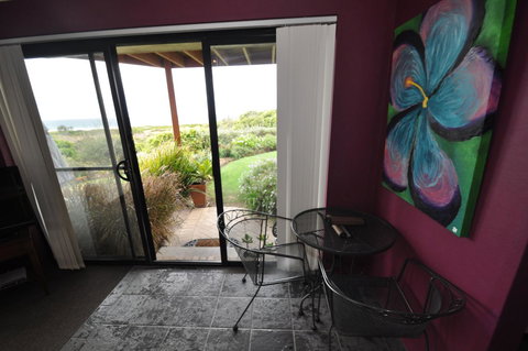 Beachfront Apartments - Kawana Tourism 9