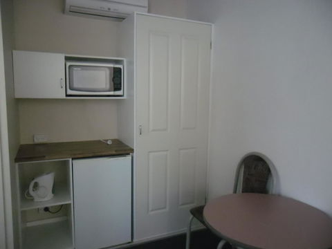 Ben Chifley Motor Inn - Kawana Tourism 37