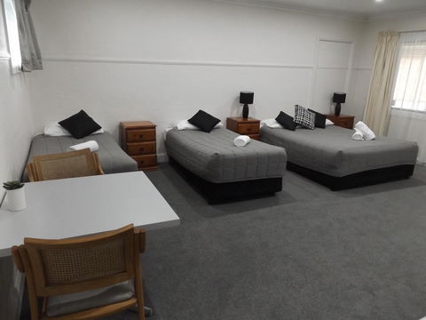 Ben Chifley Motor Inn - Kawana Tourism 8
