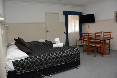 Ben Chifley Motor Inn - Kawana Tourism 20