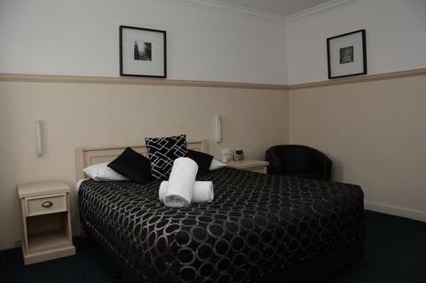 Ben Chifley Motor Inn - Kawana Tourism 19