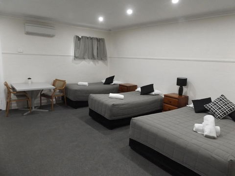 Ben Chifley Motor Inn - Kawana Tourism 5