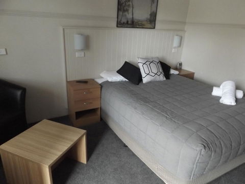 Ben Chifley Motor Inn - Kawana Tourism 9