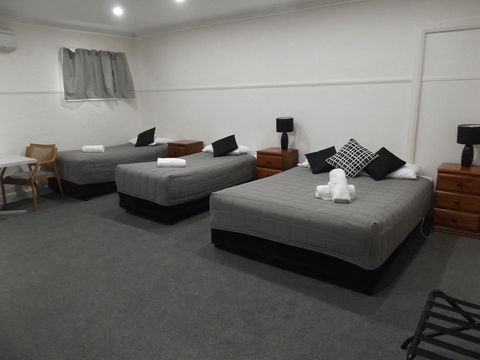 Ben Chifley Motor Inn - Kawana Tourism 1