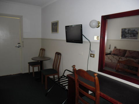 Ben Chifley Motor Inn - Kawana Tourism 41