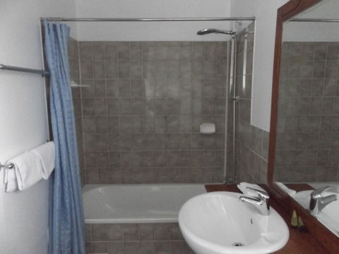 Ben Chifley Motor Inn - Kawana Tourism 12