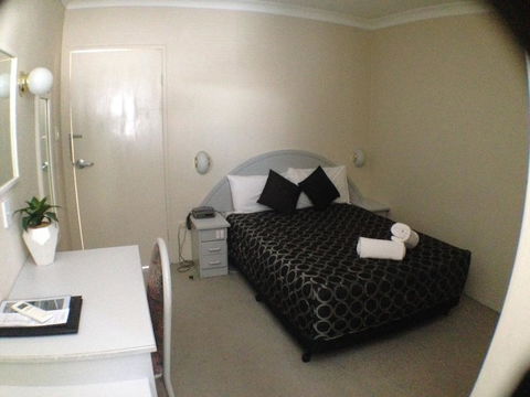 Ben Chifley Motor Inn - Kawana Tourism 30