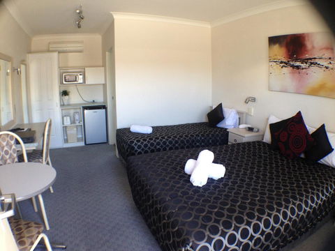 Ben Chifley Motor Inn - Kawana Tourism 29