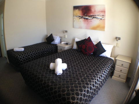 Ben Chifley Motor Inn - Kawana Tourism 28