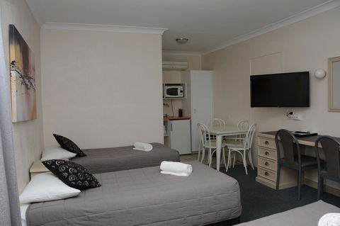 Ben Chifley Motor Inn - Kawana Tourism 4