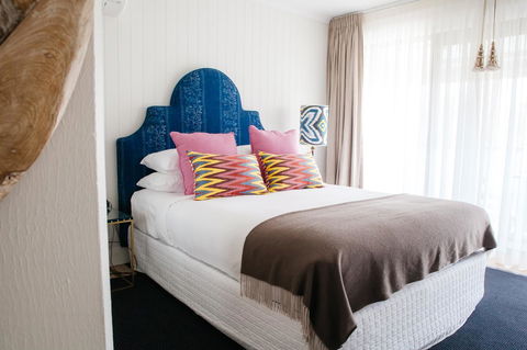 The Lord Byron - Kawana Tourism 1
