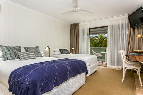 The Lord Byron - Kawana Tourism 8