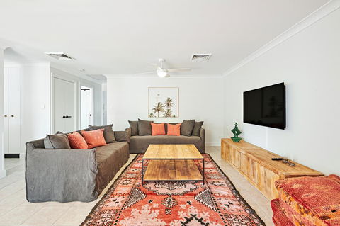 The Lord Byron - Kawana Tourism 28