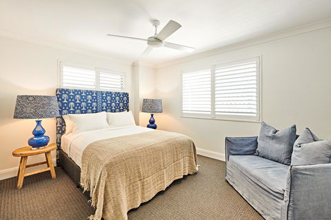 The Lord Byron - Kawana Tourism 13
