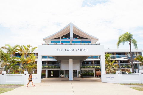 The Lord Byron - Kawana Tourism 0