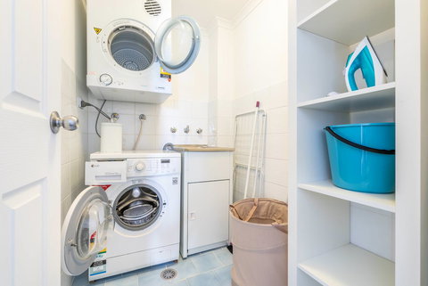 Apartments In Pyrmont - Kawana Tourism 1