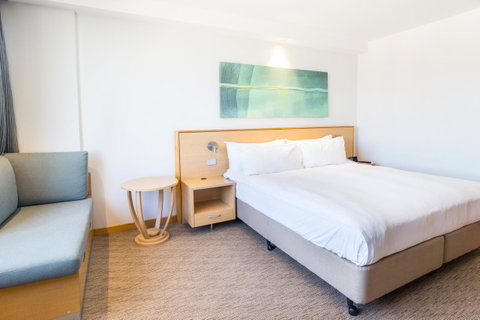 Crowne Plaza Sydney Coogee Beach, An IHG Hotel - Kawana Tourism 6