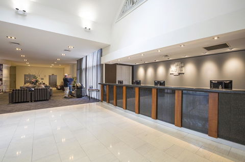 Holiday Inn Sydney Potts Point - Kawana Tourism 1