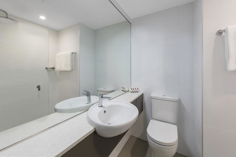 Travelodge Hotel Sydney Airport - Kawana Tourism 25