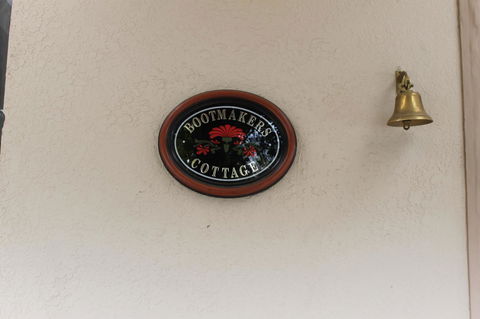 Boot Makers Cottage - Kawana Tourism 0