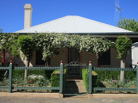 Boot Makers Cottage - Kawana Tourism 1