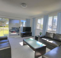 45 Wharf Street - Whole House - Kawana Tourism