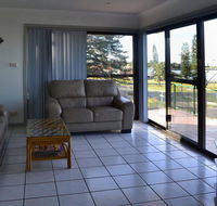 Oxley 8 at Tuncurry - Kawana Tourism