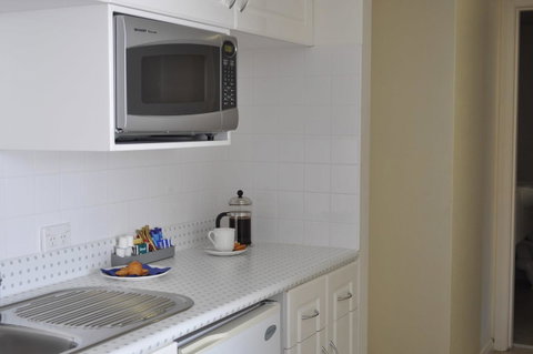 Coogee Sands Hotel & Apartments - Kawana Tourism 1